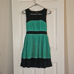 Monteau Green & Black Pleated Sleeveless Tie Belt Colorblock Dress Size S